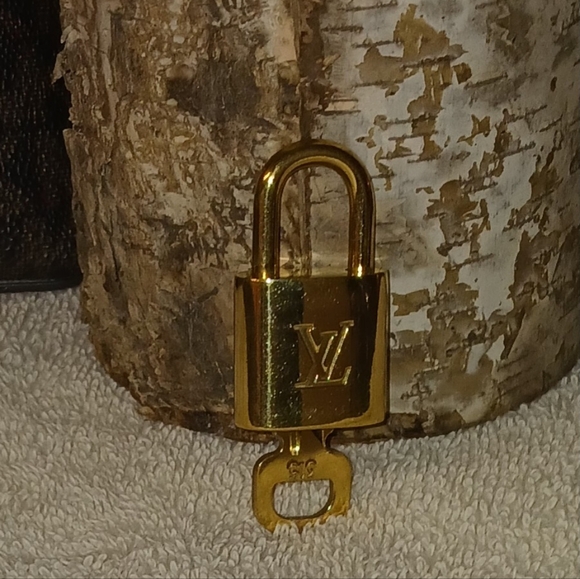 Authentic Louis Vuitton Lock & Key #315 - Picture 6 of 6